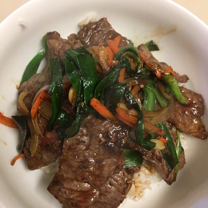 焼肉のタレでカルビ丼